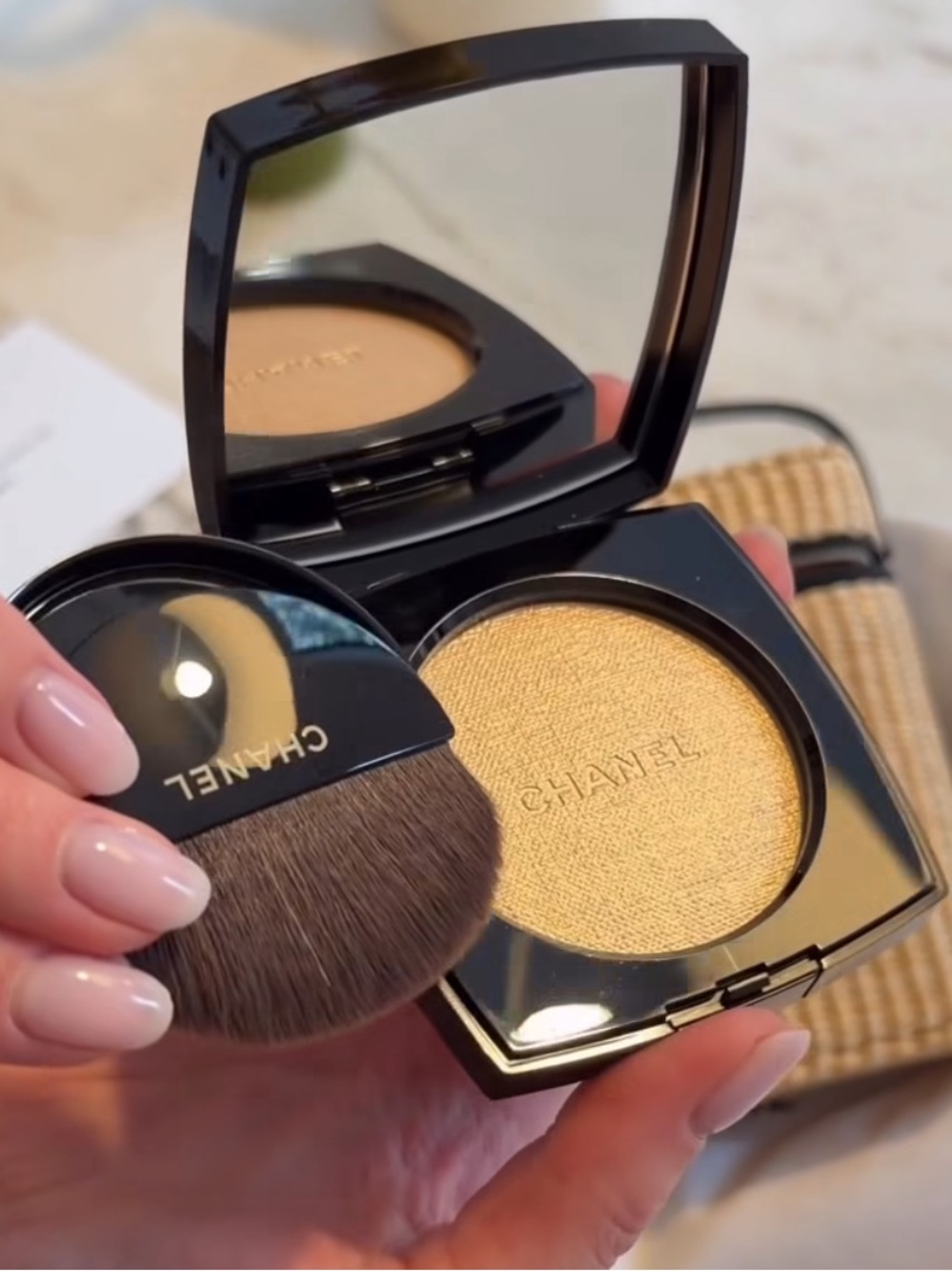 CHANEL LES BEIGES HEALTHY GLOW HIGHLIGHTING POWDER beige gold LIMITED EDITION